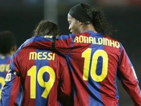 Ronaldinho tiếc vì không được chơi bóng với Messi