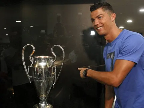 Ronaldo muốn một bản hợp đồng mới với Real Madrid