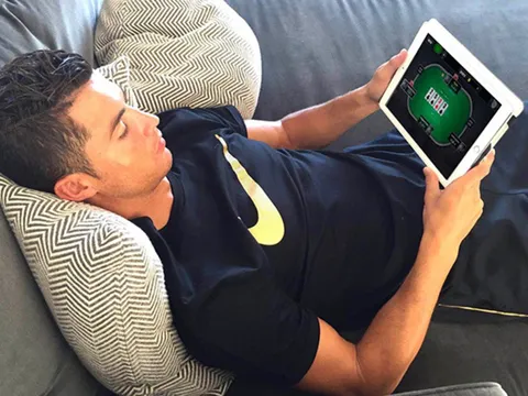 Real bị cấm mua bán, Ronaldo hưởng lợi nhất