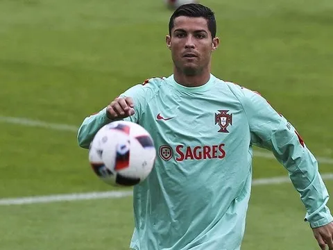 Balotelli bất ngờ lên tiếng về Cristiano Ronaldo