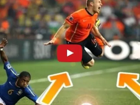 Ronaldo có tên trong top những pha ăn vạ hài hước nhất