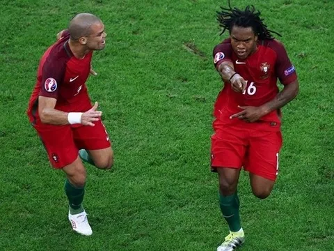 Ronaldo cười thẹn, may Bồ Đào Nha còn có Renato Sanches
