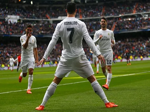 Ronaldo lập hat-trick nhấn chìm Atletico Madrid trong khủng hoảng