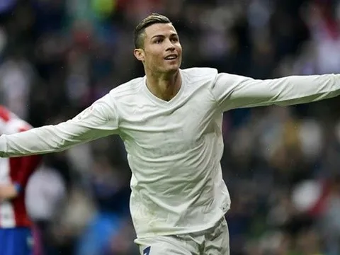 Ronaldo loại Suarez khỏi siêu đội hình kết hợp El Clasico
