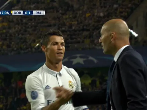 Ronaldo ôm Zidane, đập tan nghi ngờ mâu thuẫn
