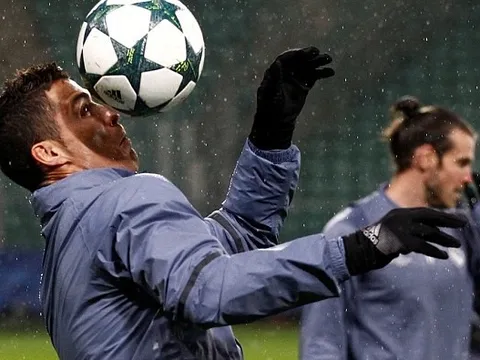 Ronaldo tập trung luyện kỹ năng trước trận cầu không khán giả