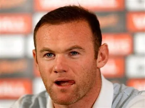 Rooney công khai nói xấu thầy cũ