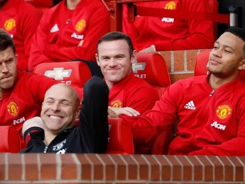 Rooney không nên ở Man Utd thêm nữa