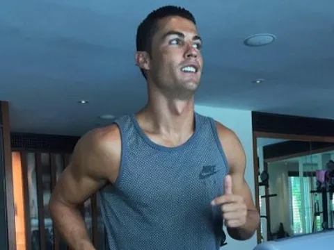 Rút ngắn kỳ nghỉ, Ronaldo quay lại tập luyện