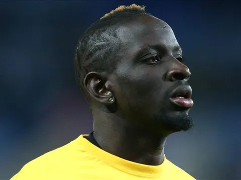 Hết doping, Sakho lại dính rắc rối khác