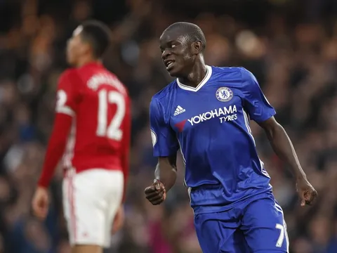 Sang Chelsea, Kante có thói quen khó bỏ