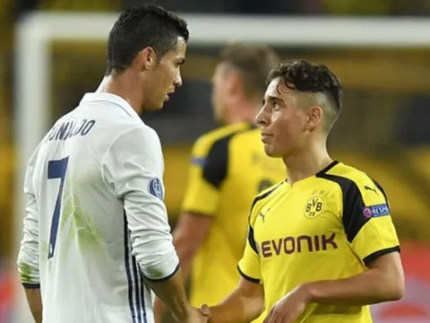 Sao Dortmund dùng ốp điện thoại in hình chụp với Ronaldo