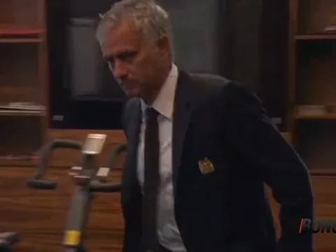 Sao sống sao? - Thầy trò Mourinho dắt nhau đi "học hè"