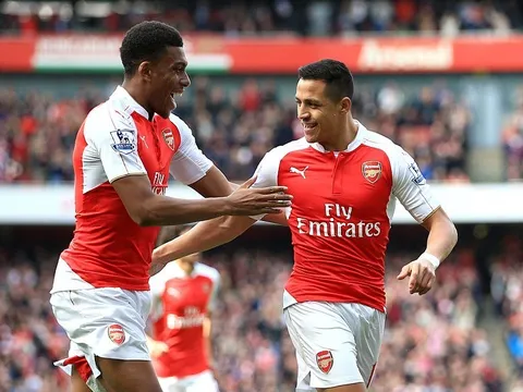 Sao trẻ Arsenal choáng với Sanchez