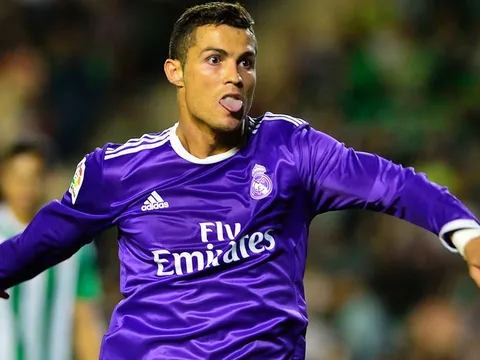 Sau 1 tháng, Ronaldo đã ghi bàn trở lại