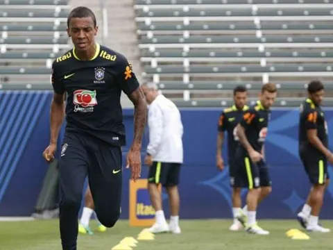 Sau Kaka, ĐT Brazil mất tiếp cầu thủ thứ 6