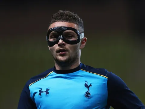 Sau Kane, đến lượt sao trẻ Tottenham mang mặt nạ đến sân tập