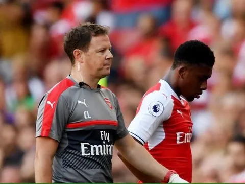 Sau Ramsey, Arsenal nhận thêm tổn thất