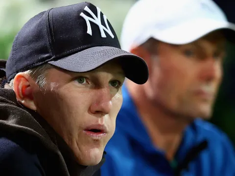 Schweinsteiger bị đẩy khỏi phòng thay đồ MU