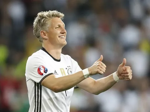 Schweinsteiger lập kỷ lục mới cho tuyển Đức