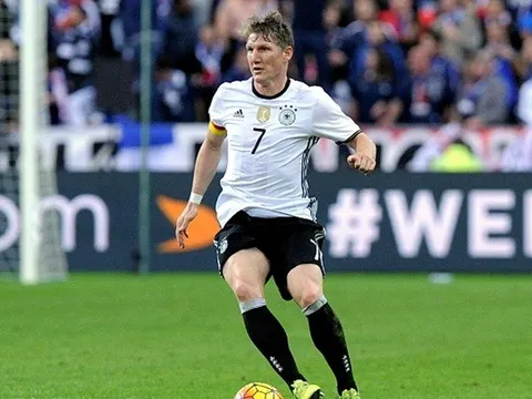 Ballack thẳng thừng kêu gọi Schweinsteiger sớm giải nghệ