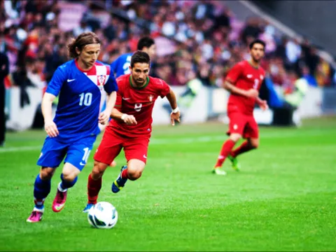 Siêu phẩm volley tung lưới Croatia của Luka Modric