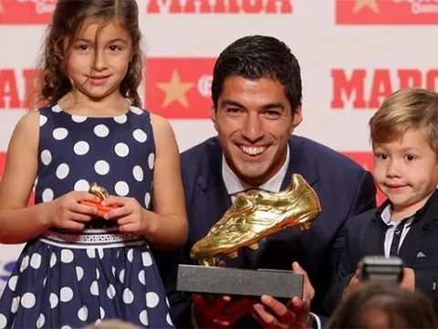 Suarez bị con trai 'chỉ trích' vì không ghi bàn trước Man City