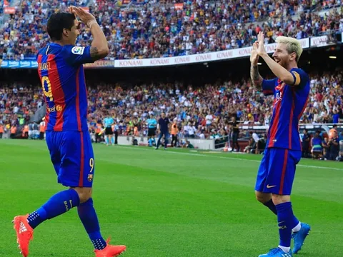Suarez hat-trick, Messi cú đúp, Barcelona đánh tennis ngày khai màn La Liga