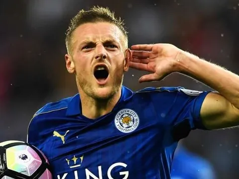 Suarez hóa 'fan cuồng' đi xin áo của Vardy
