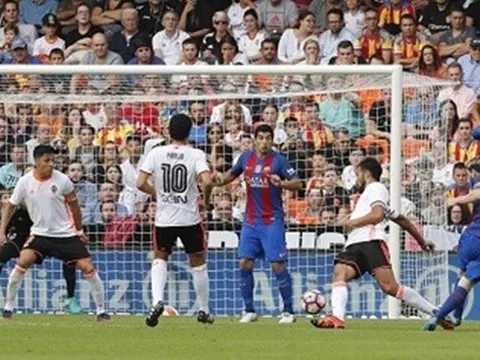 Suarez, Messi đích thị là 'ác mộng' của Valencia