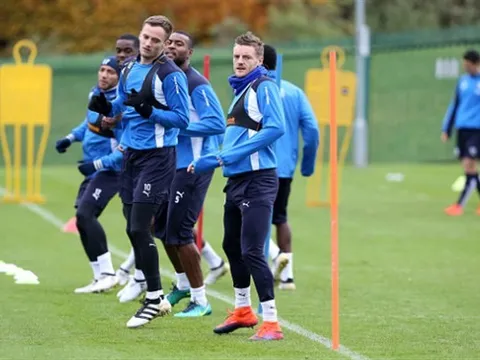 'Súng đã thông', Vardy 'cháy' hết mình trên sân tập