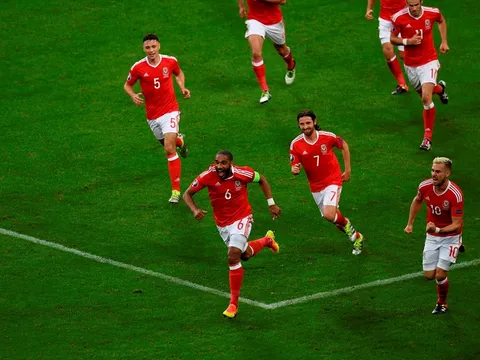 Tái hiện Cruyff - turn, sao xứ Wales hiên ngang vào bán kết