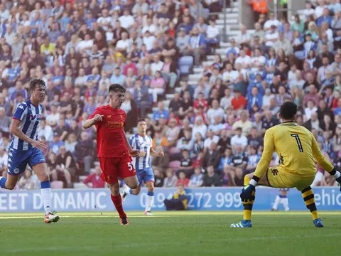 Tài năng 16 tuổi tiếp tục giúp Liverpool thăng hoa