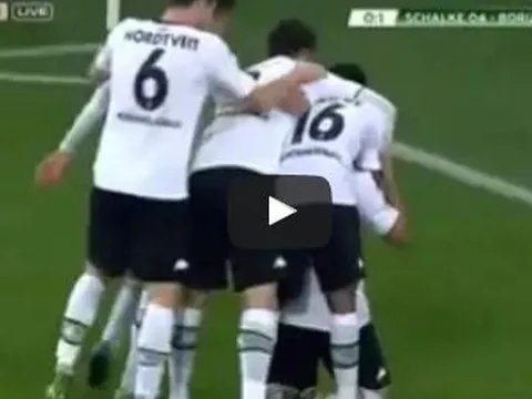 Tân binh Liverpool mắc sai lầm, để trượt chân y hệt huyền thoại Gerrard