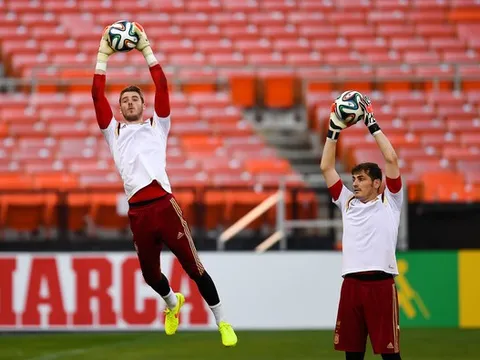 De Gea và Iker Casillas: “Mèo nào cắn mỉu nào?”