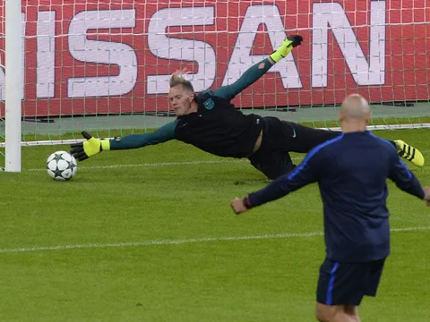 Ter Stegen bay lượn như chim tại "nhà cũ"