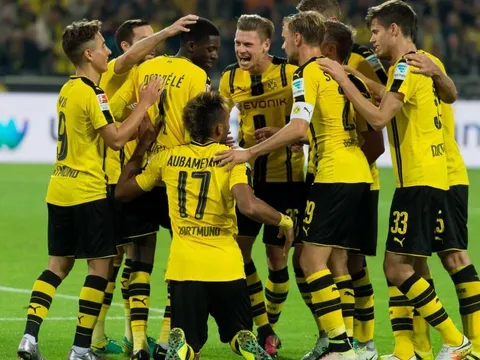 Thắng Freiburg, Dortmund lập kỷ lục bất bại