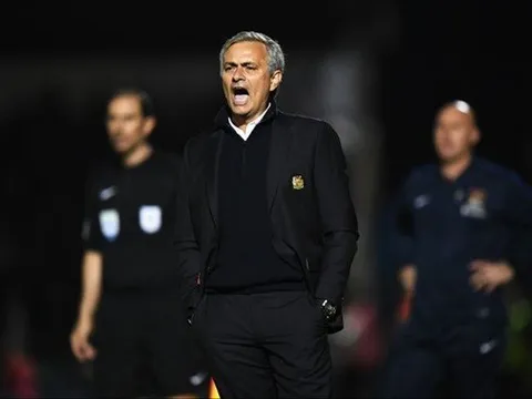 Thắng Northampton, Mourinho vẫn nổi trận lôi đình