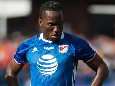 Thay Milik, Napoli tính gây sốc với Drogba