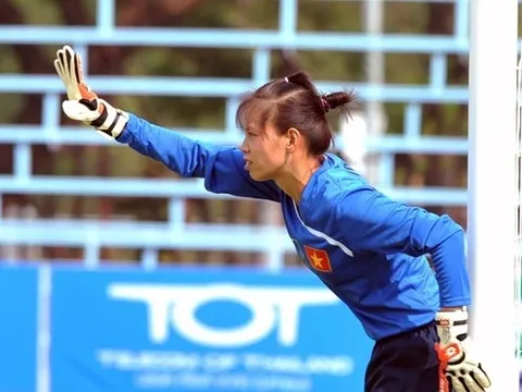Thủ môn Kiều Trinh và cái duyên bắt phạt đền