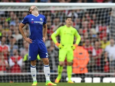 Thua thảm Arsenal, Conte vẫn không trút giận lên hàng thủ