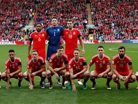 Tiếp tục chụp ảnh 'không giống ai', Xứ Wales quyết chống lại dư luận