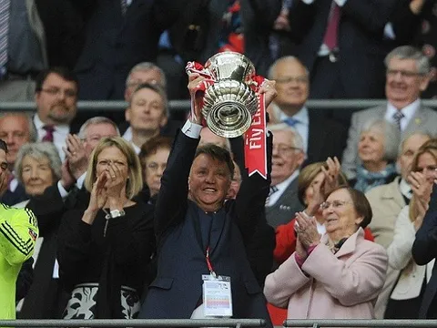 Tiết lộ: Man United đã 'phũ' với Louis van Gaal thế nào