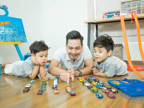 “Tình bạn” giữa MC Phan Anh và 2 con trai