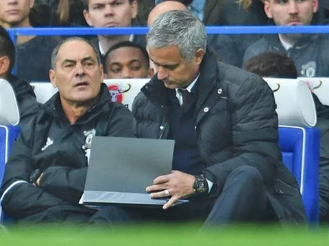 Tình cảm như Mourinho: Viết tâm thư chia buồn với CĐV M.U