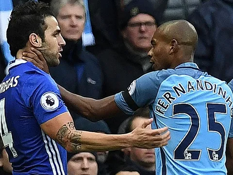 Tình huống Fernandinho muốn "nuốt sống" Cesc Fabregas