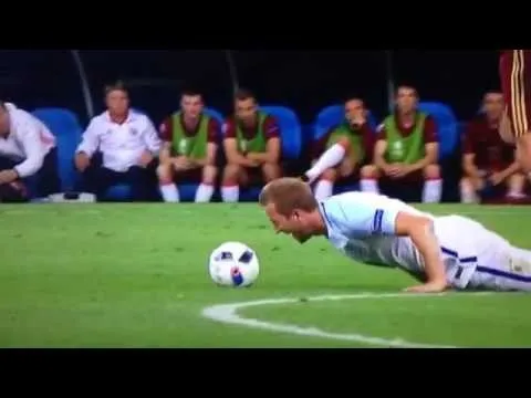 Tình huống khá khó đỡ của Harry Kane vs Nga