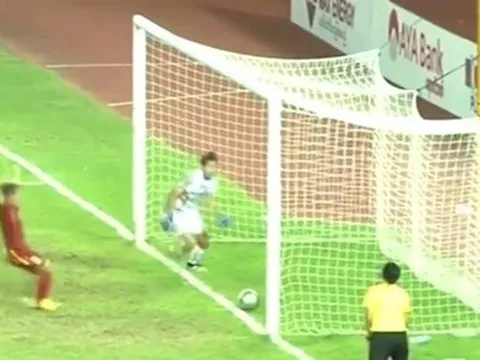 Đội tuyển nữ Việt Nam được chào đón như những nhà vô địch