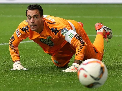 Top 5 pha cứu thua vòng 5 Bundesliga