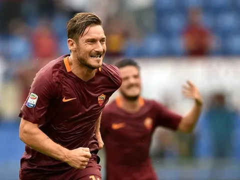 Totti lập công, Roma lội ngược dòng ngoạn mục trong trận mưa tầm tã